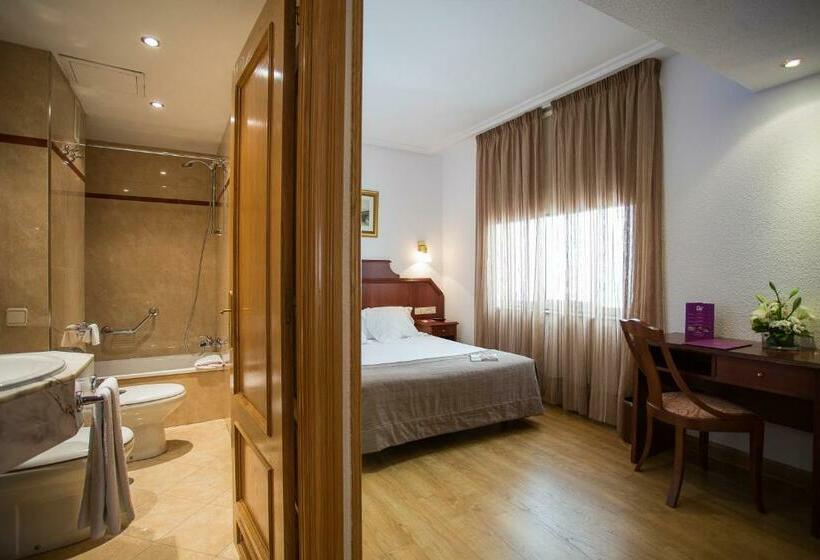 이코노미 룸, Zentral Ramiro I