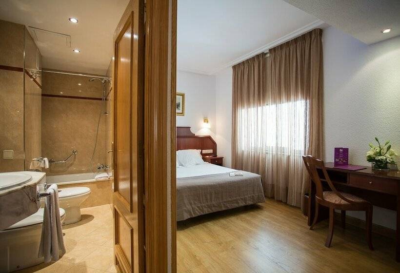 이코노미 룸, Zentral Ramiro I