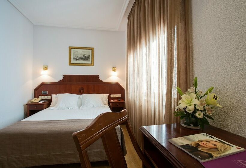 이코노미 룸, Zentral Ramiro I