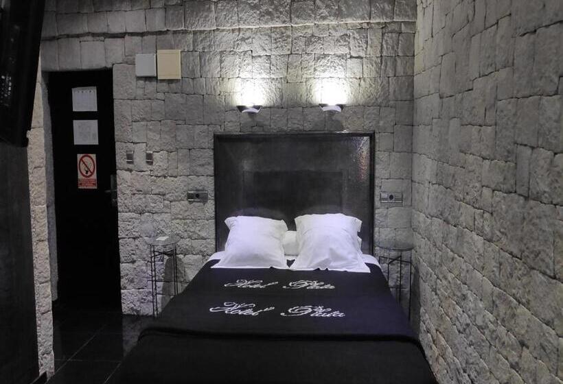 标准单人间, Plata