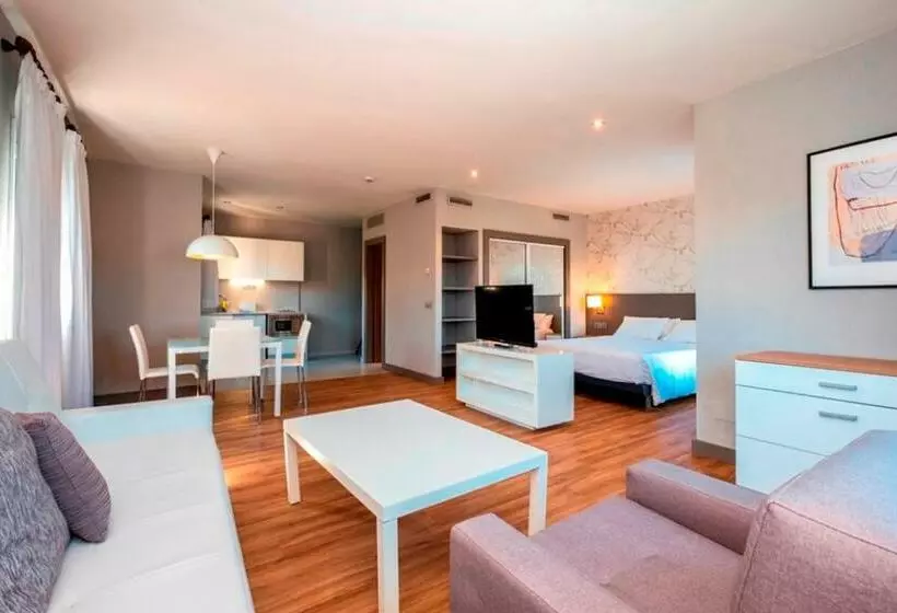 سوییت جونیور سوپریور, Hg Jardín De Menorca