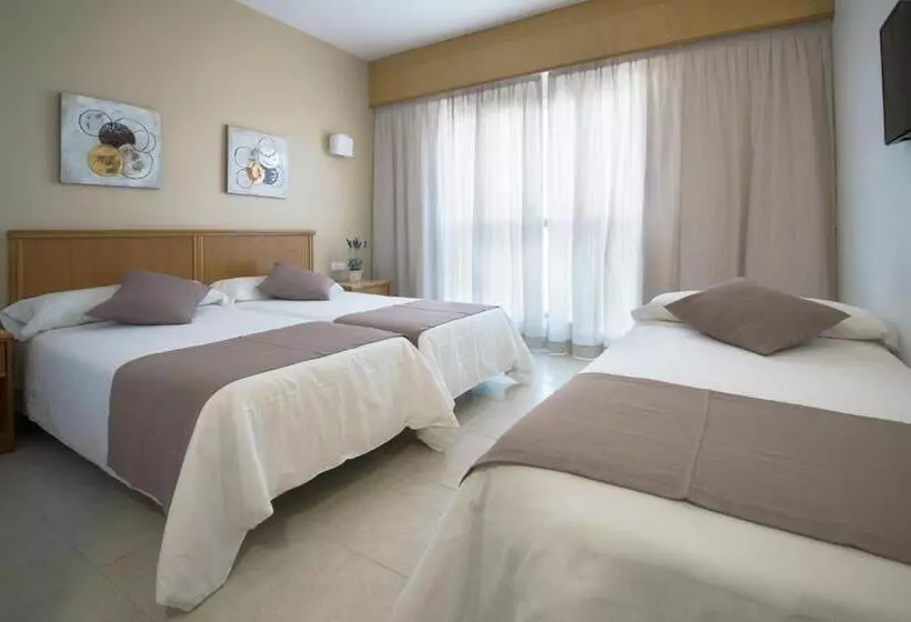 Standard Triple Room with Terrace, Albatros