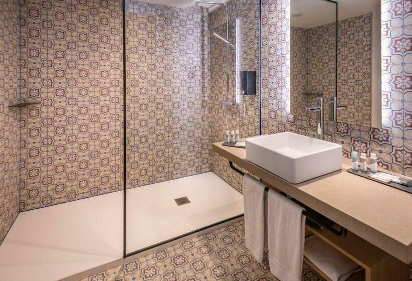 高级三人间, Alhambra