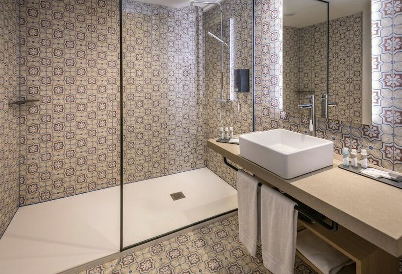 高品质的四人房间, Alhambra