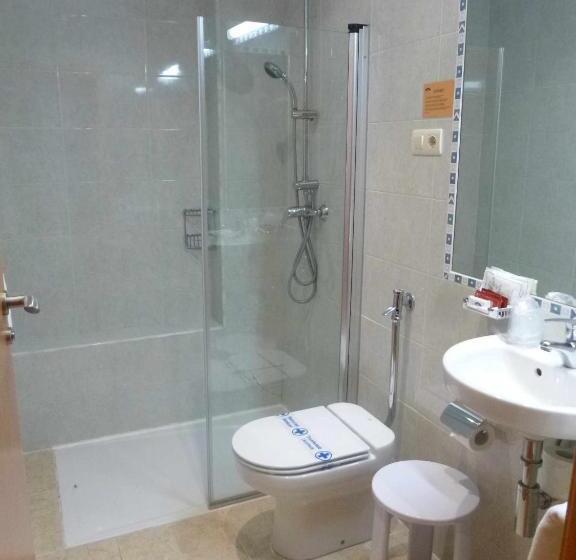 اتاق اکونومی, Alisa