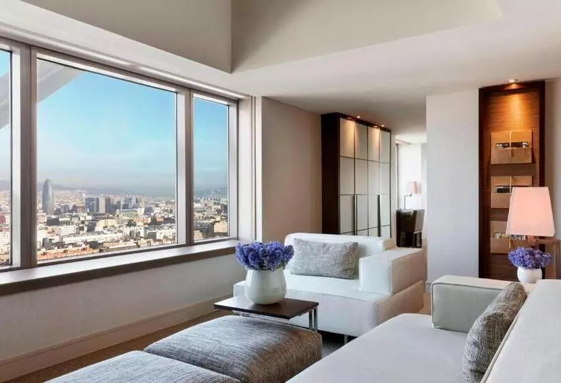 سوئیت اجرایی با تخت کینگ, Arts Barcelona