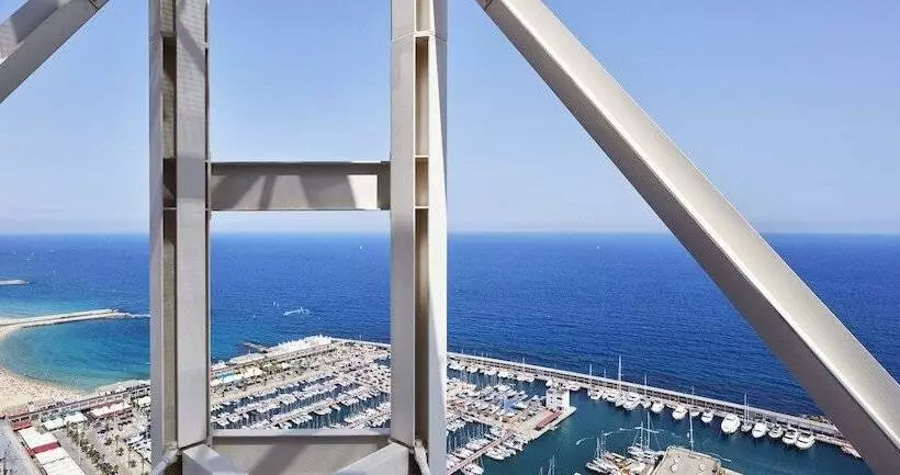 سوئیت کلاب, Arts Barcelona