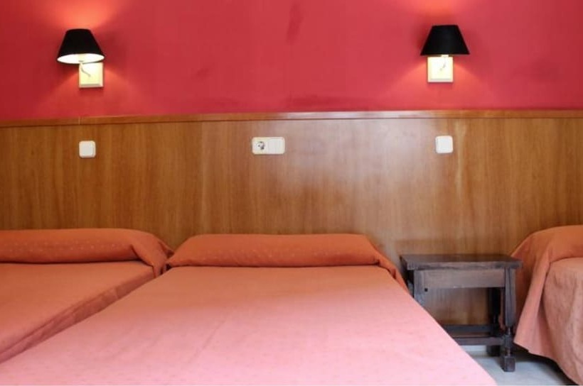 חדר סטנדרט לשלושה, Coronado