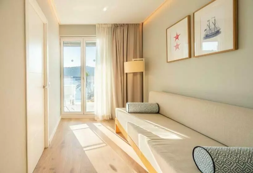 Deniz Manzaralı Lüks Oda, Eden Soller