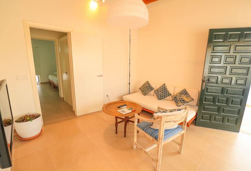 اتاق خانوادگی, Es Mitjorn