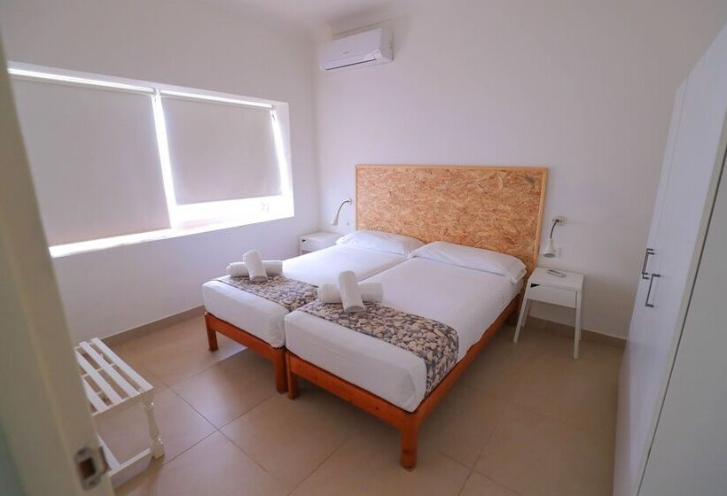 اتاق خانوادگی, Es Mitjorn