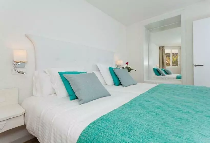 سوییت سوپریور, Fergus Style Cala Blanca Suites