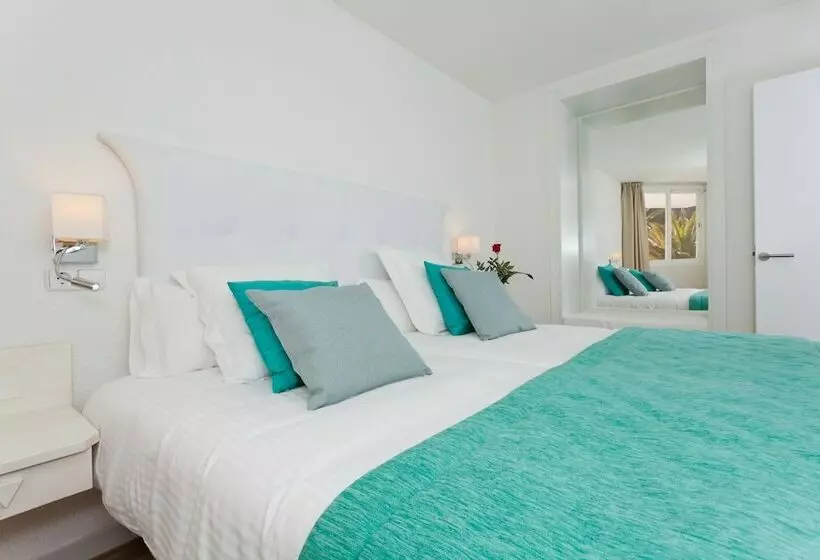 سوییت سوپریور, Fergus Style Cala Blanca Suites