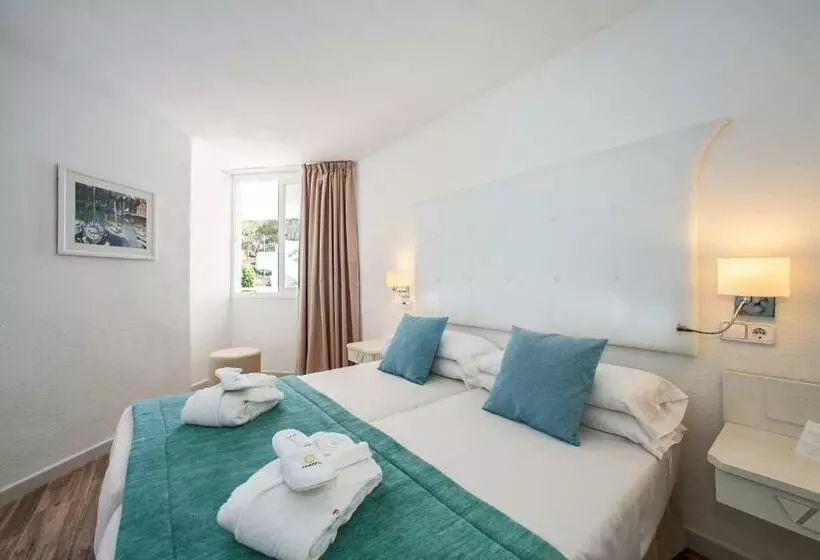 سوییت سوپریور, Fergus Style Cala Blanca Suites