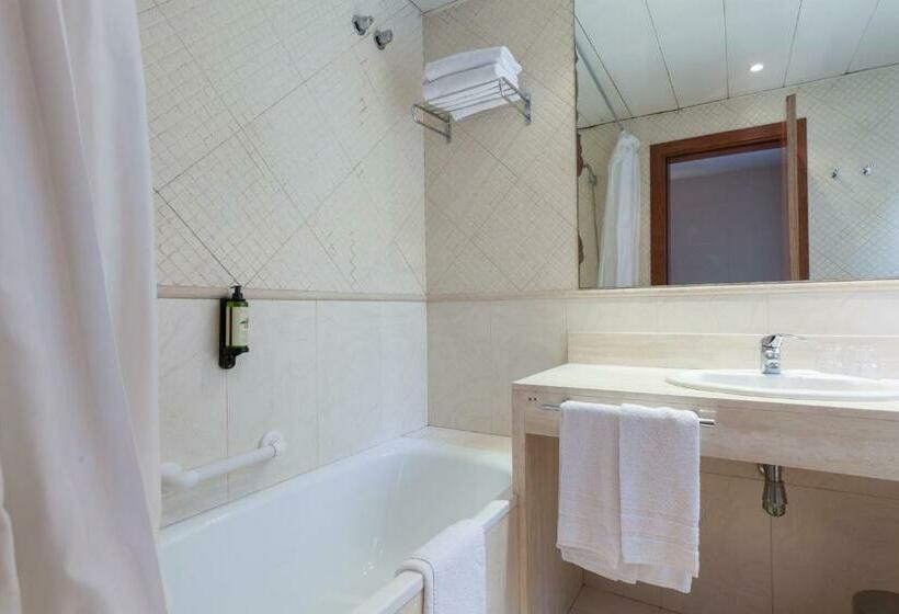 Номер Стандарт Трехместный, ITC Barcelona By Soho Boutique