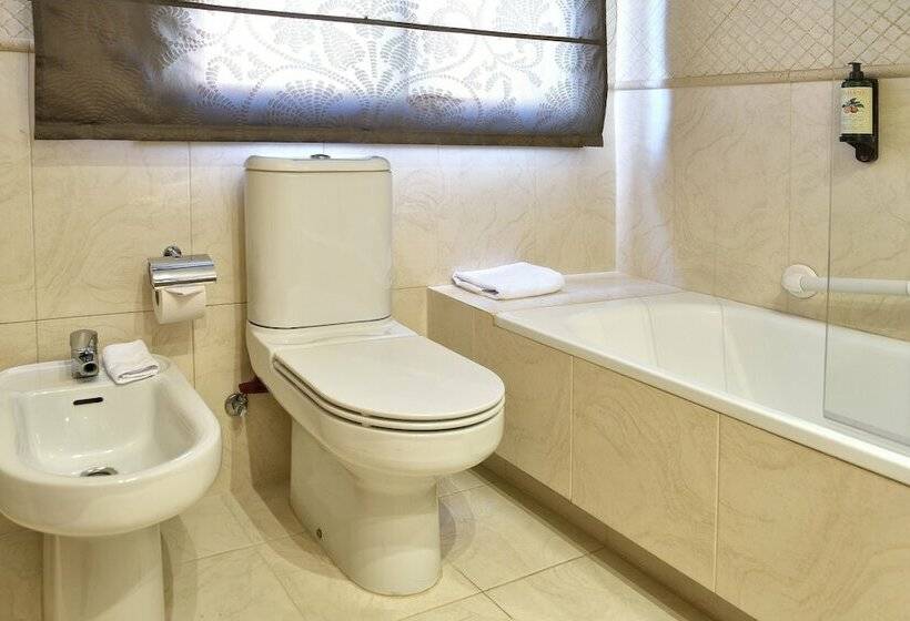 Номер Стандарт Трехместный, ITC Barcelona By Soho Boutique