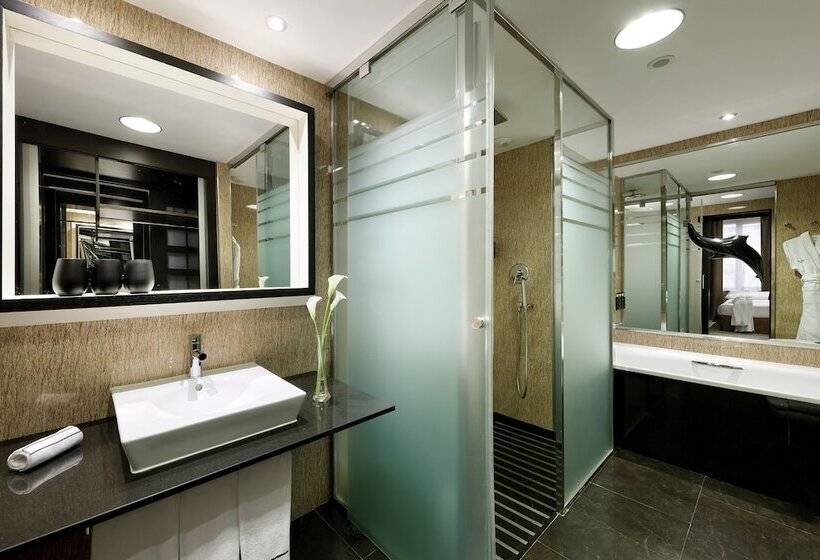 اتاق استاندارد سه نفره, Melia Barcelona Sarriá