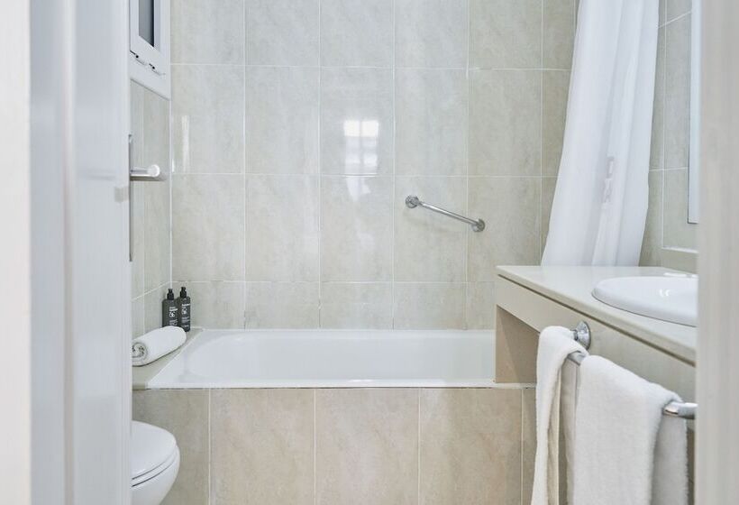 Номер Стандарт Трехместный, Mesón Castilla Atiram Hotels