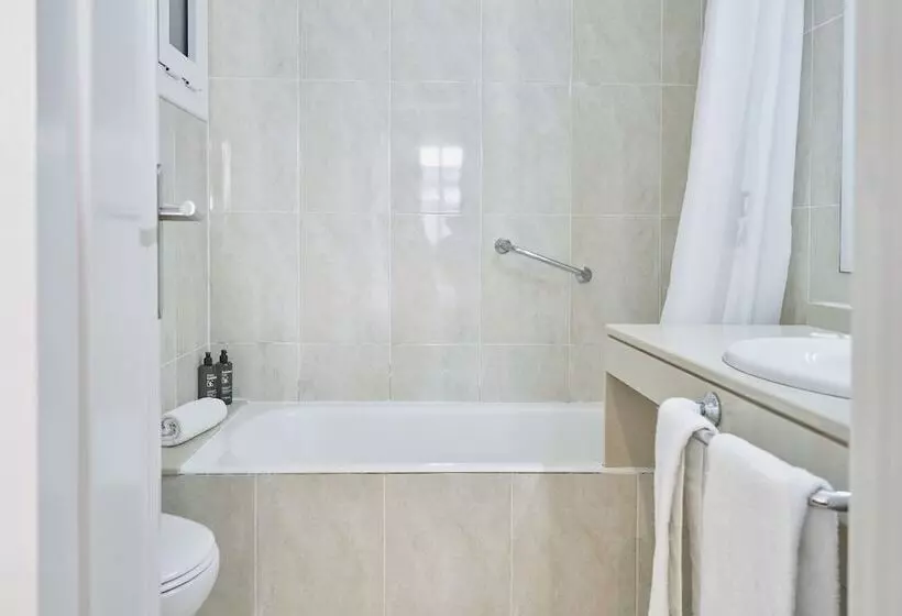 Standard Kolmen Hengen Huone, Mesón Castilla Atiram Hotels