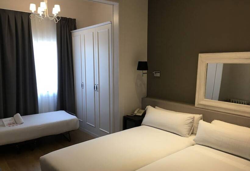 Номер Стандарт Трехместный, Mesón Castilla Atiram Hotels