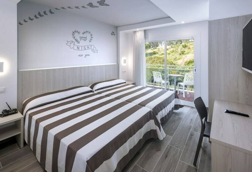 스탠다드 트리플 룸, Oasis Park Splash