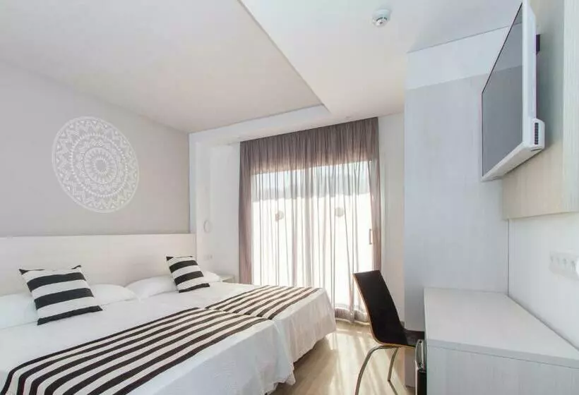 4 Bett Standardzimmer, Oasis Park Splash