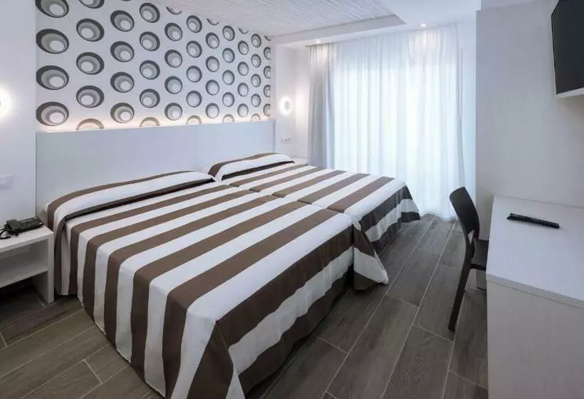 4 Bett Standardzimmer, Oasis Park Splash
