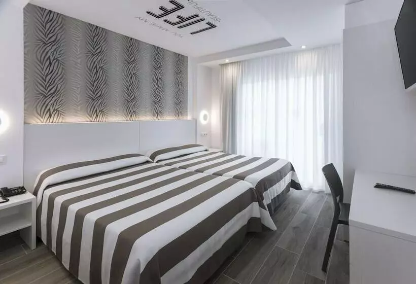 4 Bett Standardzimmer, Oasis Park Splash