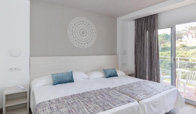 스탠다드 트리플 룸, Oasis Park Splash