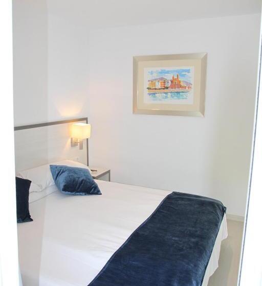 이코노미 룸, Parrots Sitges