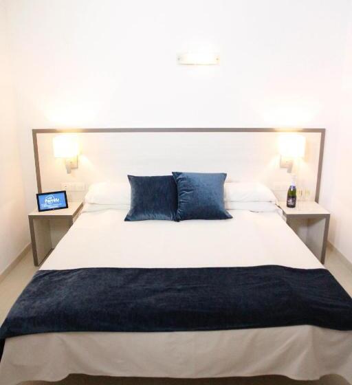 이코노미 룸, Parrots Sitges