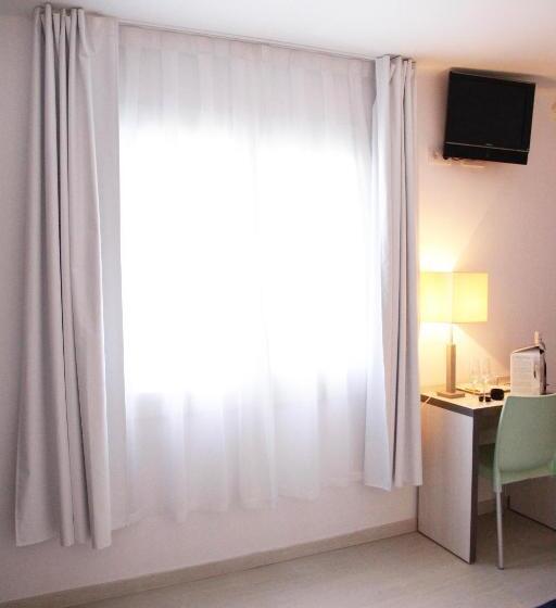 스탠다드 트리플 룸, Parrots Sitges