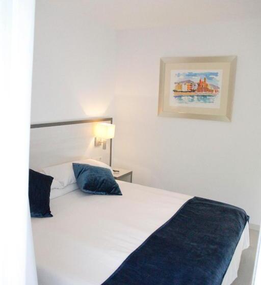 이코노미 룸, Parrots Sitges