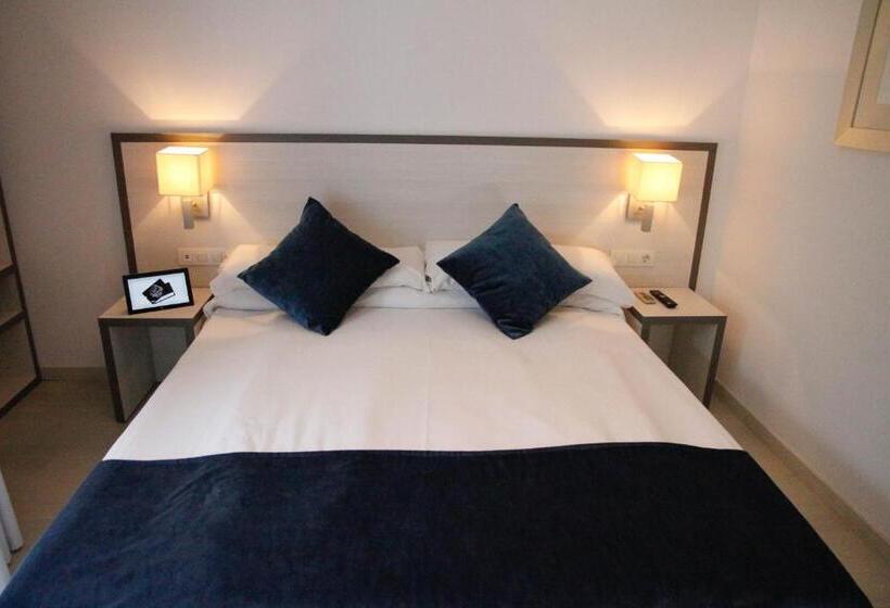 이코노미 룸, Parrots Sitges