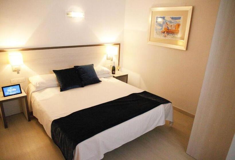 Номер Economy, Parrots Sitges