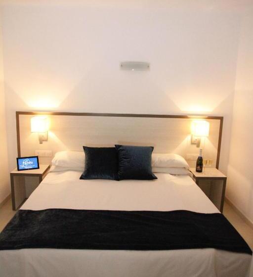 이코노미 룸, Parrots Sitges