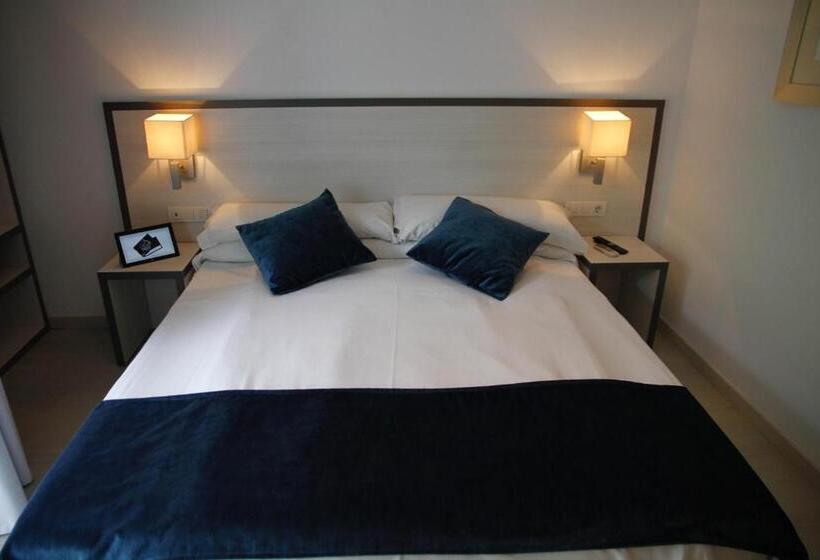 이코노미 룸, Parrots Sitges