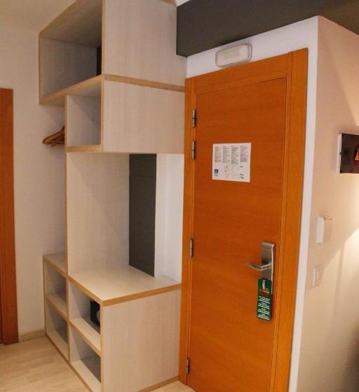 스탠다드 트리플 룸, Parrots Sitges