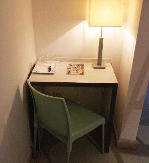 스탠다드 트리플 룸, Parrots Sitges