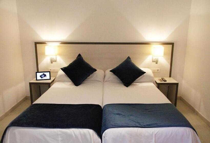 스탠다드 트리플 룸, Parrots Sitges