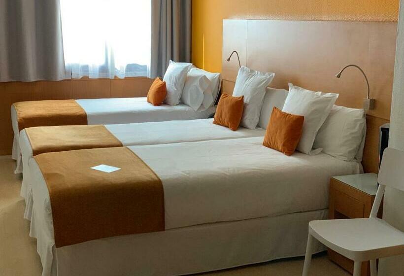 اتاق استاندارد سه نفره, Chic&basic Reding