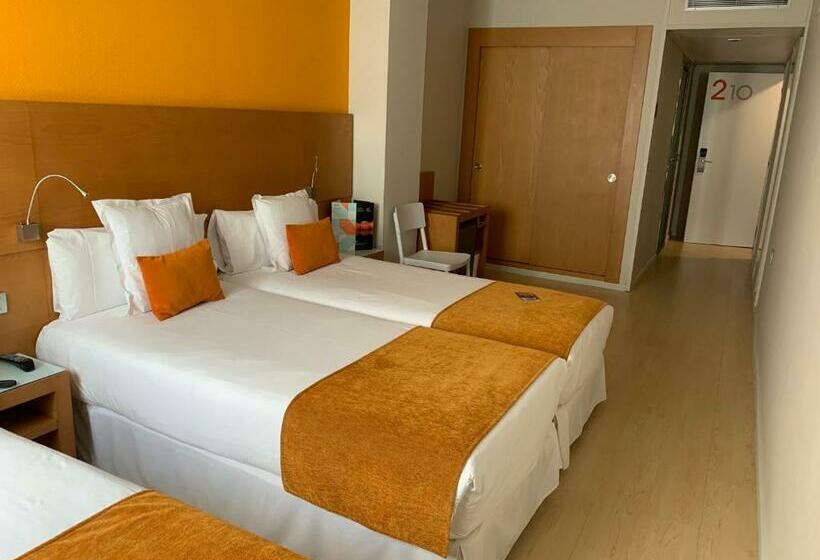 اتاق استاندارد سه نفره, Chic&basic Reding