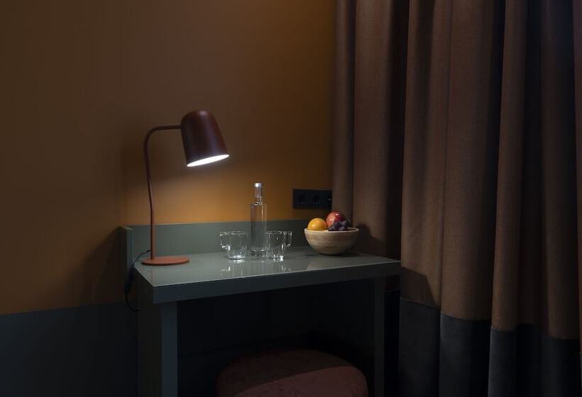 اتاق لوکس, Chic&basic Reding