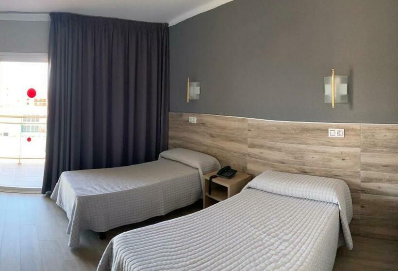 패밀리 룸, Reymar