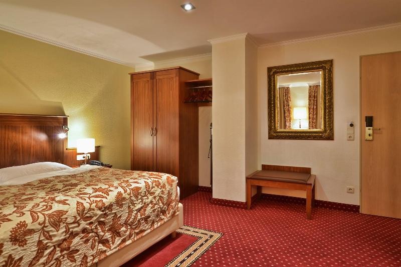 스탠다드 트리플 룸, Reymar