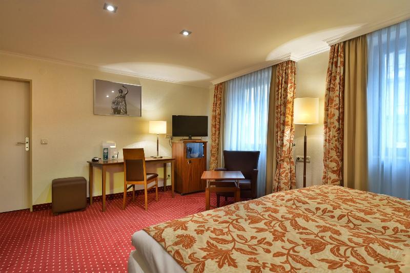 스탠다드 트리플 룸, Reymar