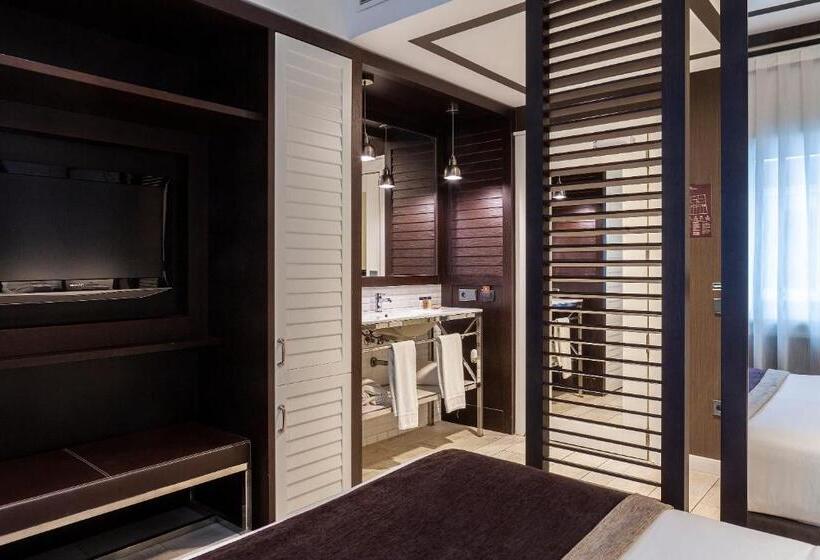 غرفة أساسية, Royal Ramblas