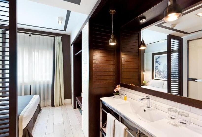 غرفة أساسية, Royal Ramblas