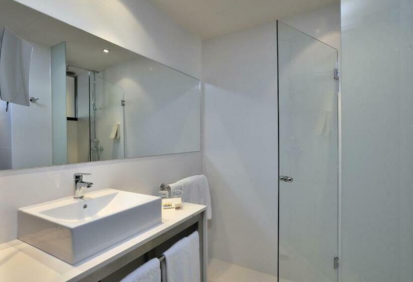 اتاق خانوادگی, Sol Guadalupe