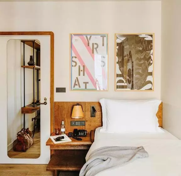 Standard Single Room with Balcony, Sonder Casa Luz
